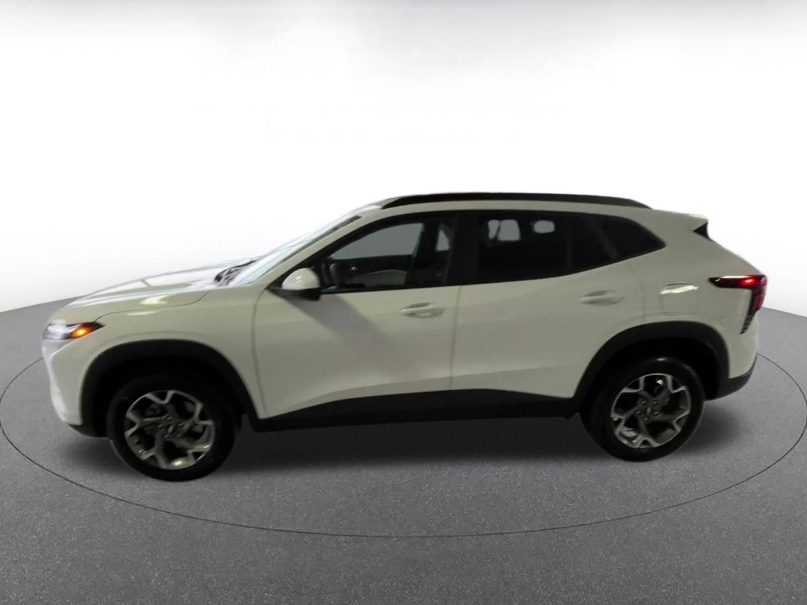 Thumbnail: 2025 Chevrolet Trax - 8