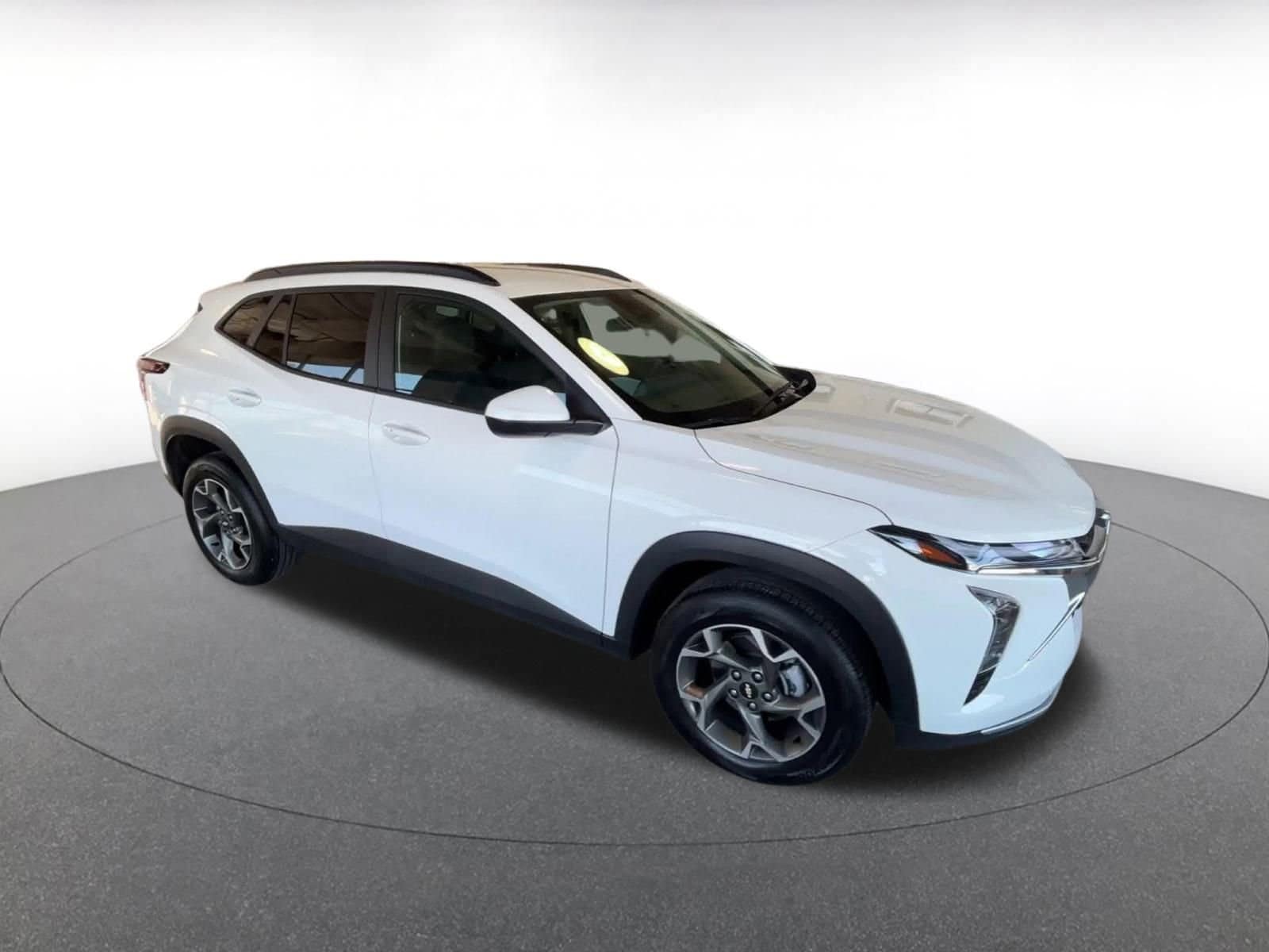 Thumbnail: 2025 Chevrolet Trax - 2