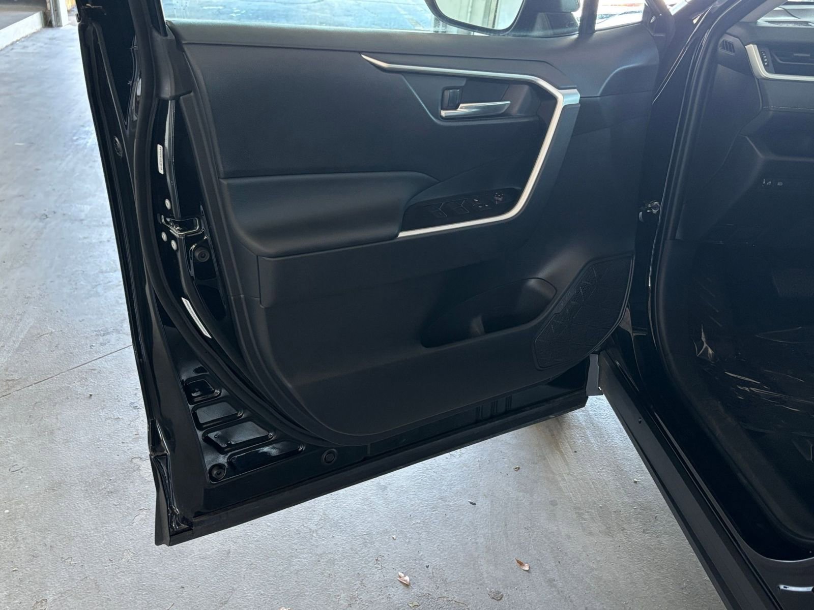 Thumbnail: 2025 Toyota RAV4 - 26