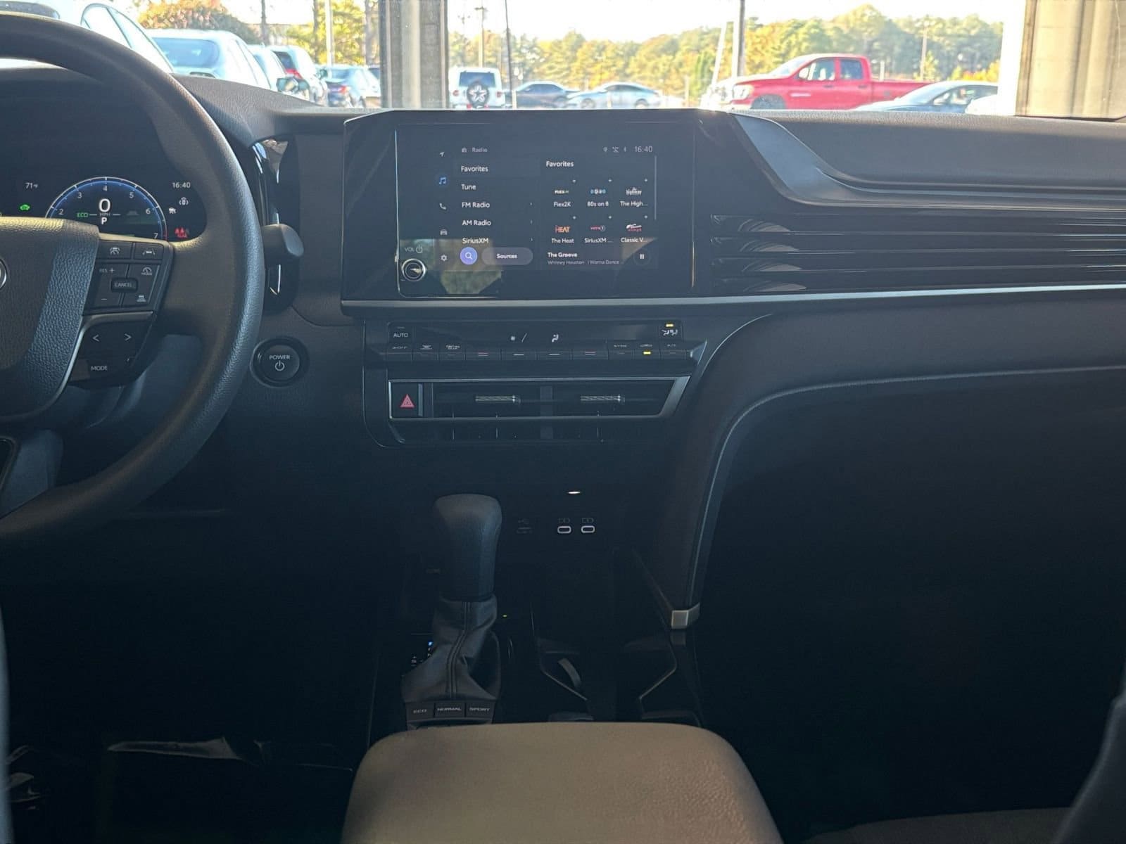 Thumbnail: 2025 Toyota Camry - 25