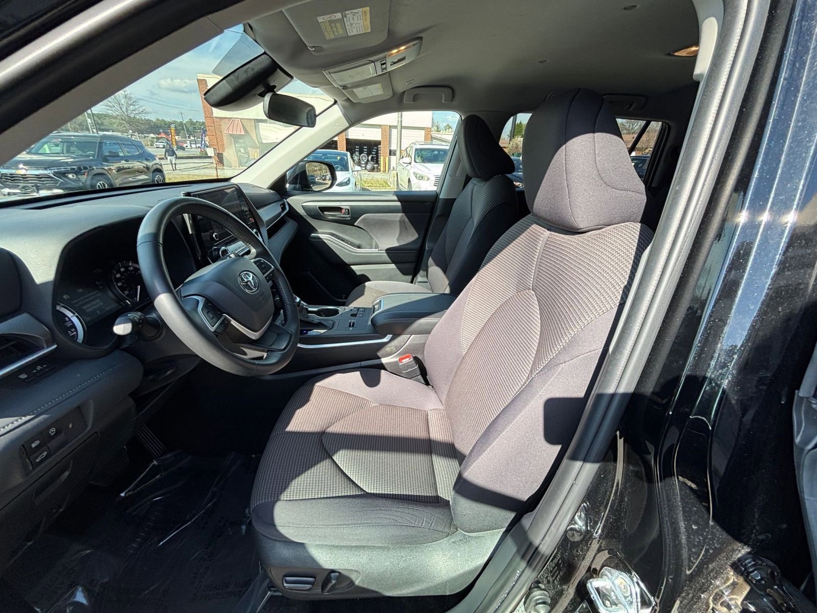 Thumbnail: 2025 Toyota Highlander - 28