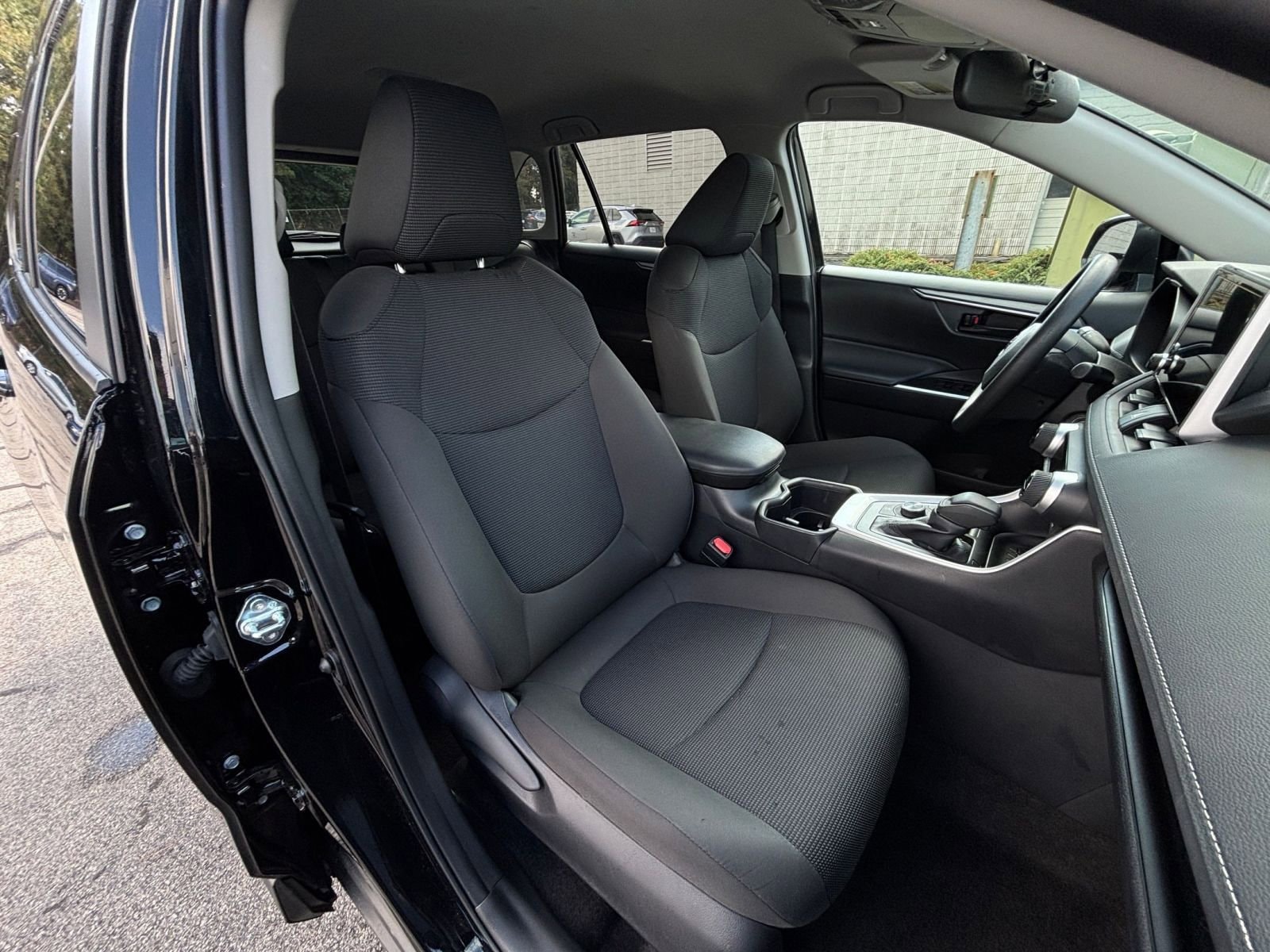 Thumbnail: 2025 Toyota RAV4 - 35