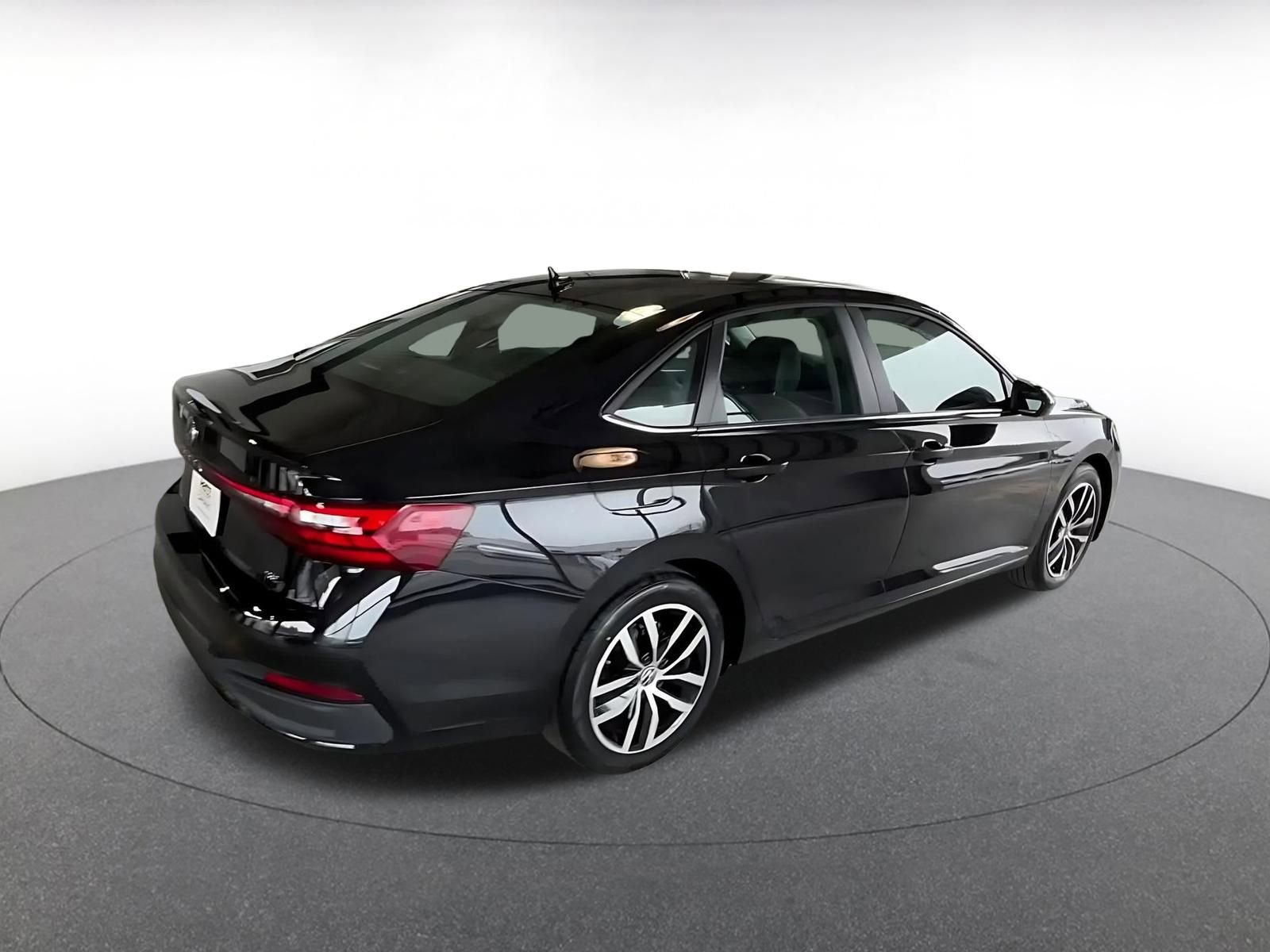 Thumbnail: 2025 Volkswagen Jetta - 15