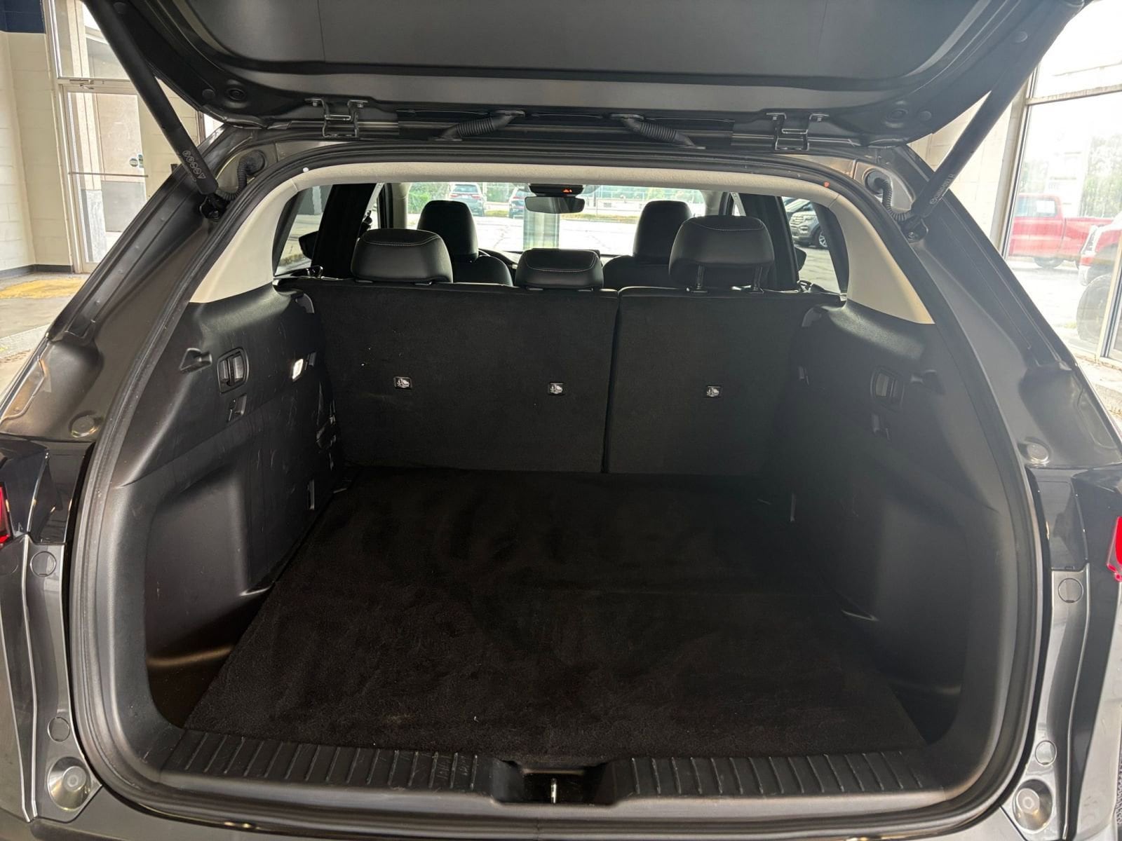 Thumbnail: 2025 Mazda CX-50 - 31