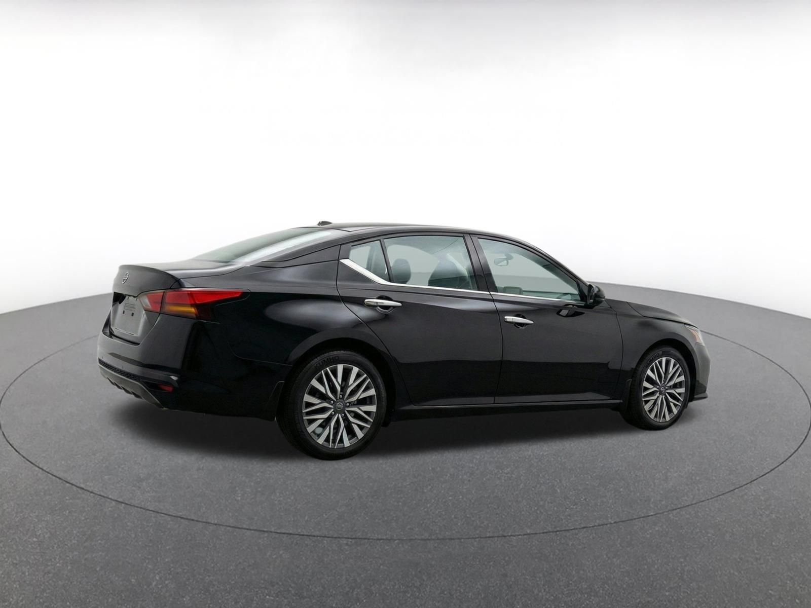Thumbnail: 2025 Nissan Altima - 8