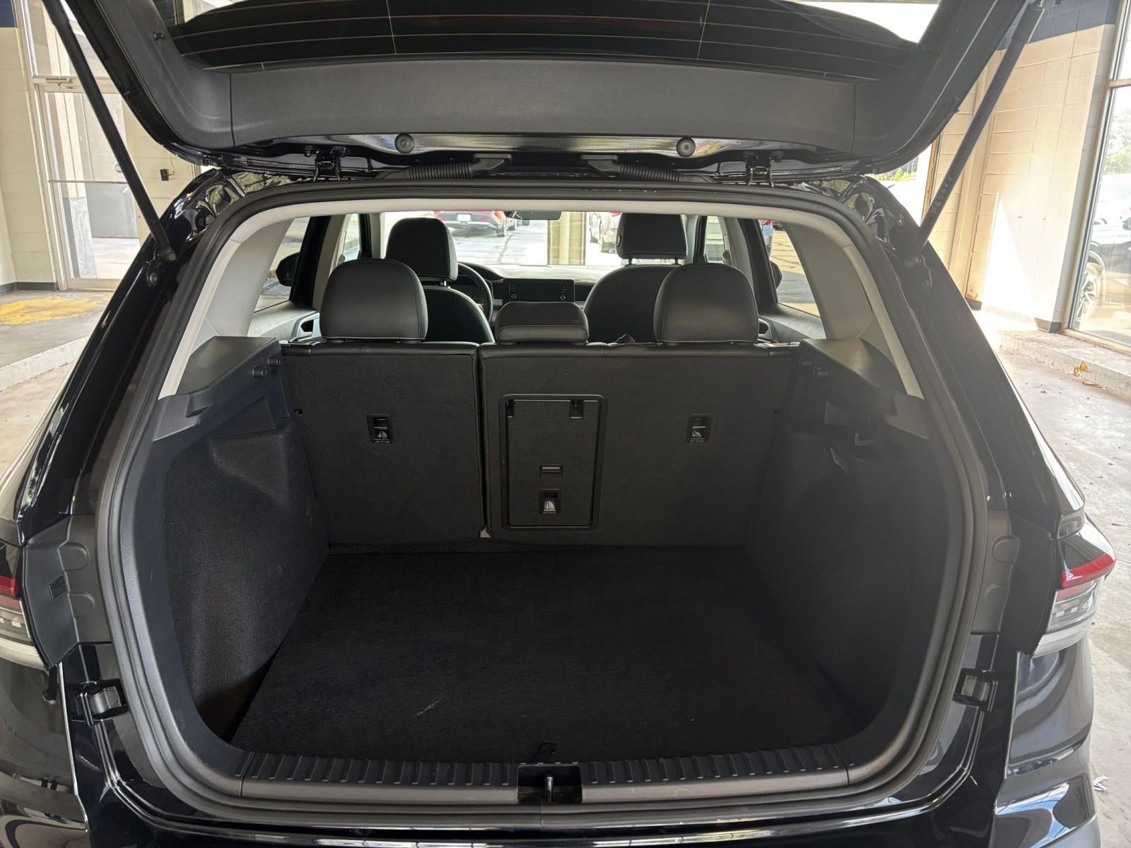 Thumbnail: 2025 Volkswagen Taos - 31