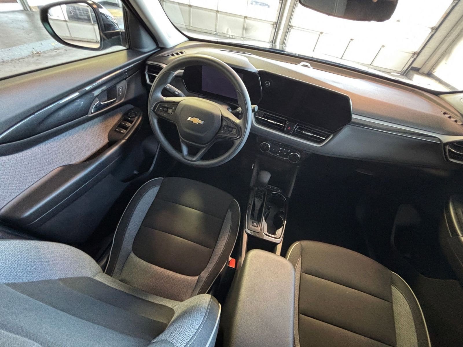 Thumbnail: 2025 Chevrolet TrailBlazer - 32