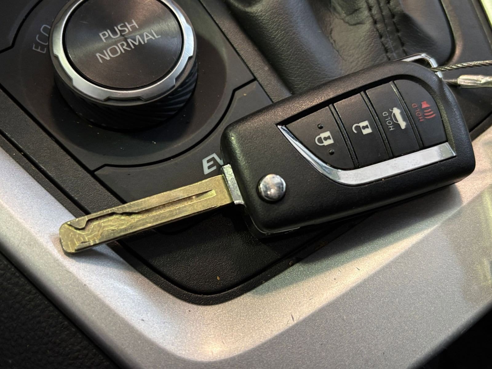 Thumbnail: 2025 Toyota RAV4 - 28