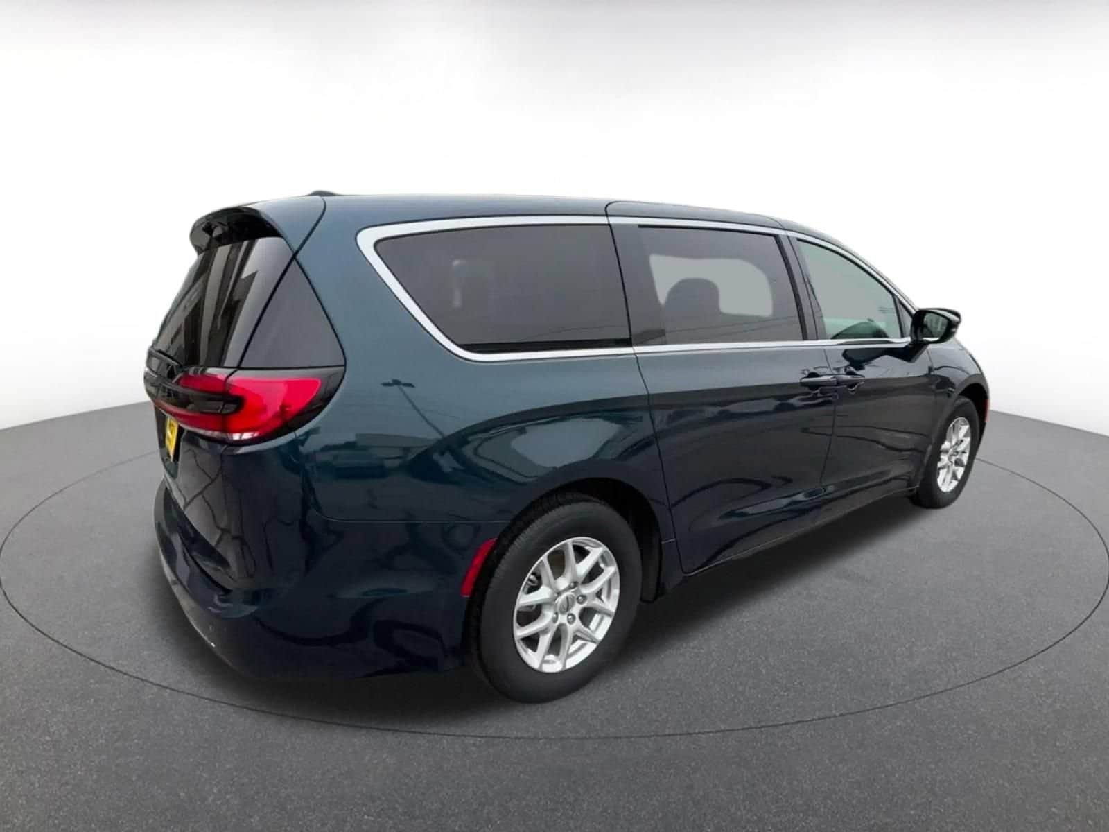 Thumbnail: 2025 Chrysler Pacifica - 13