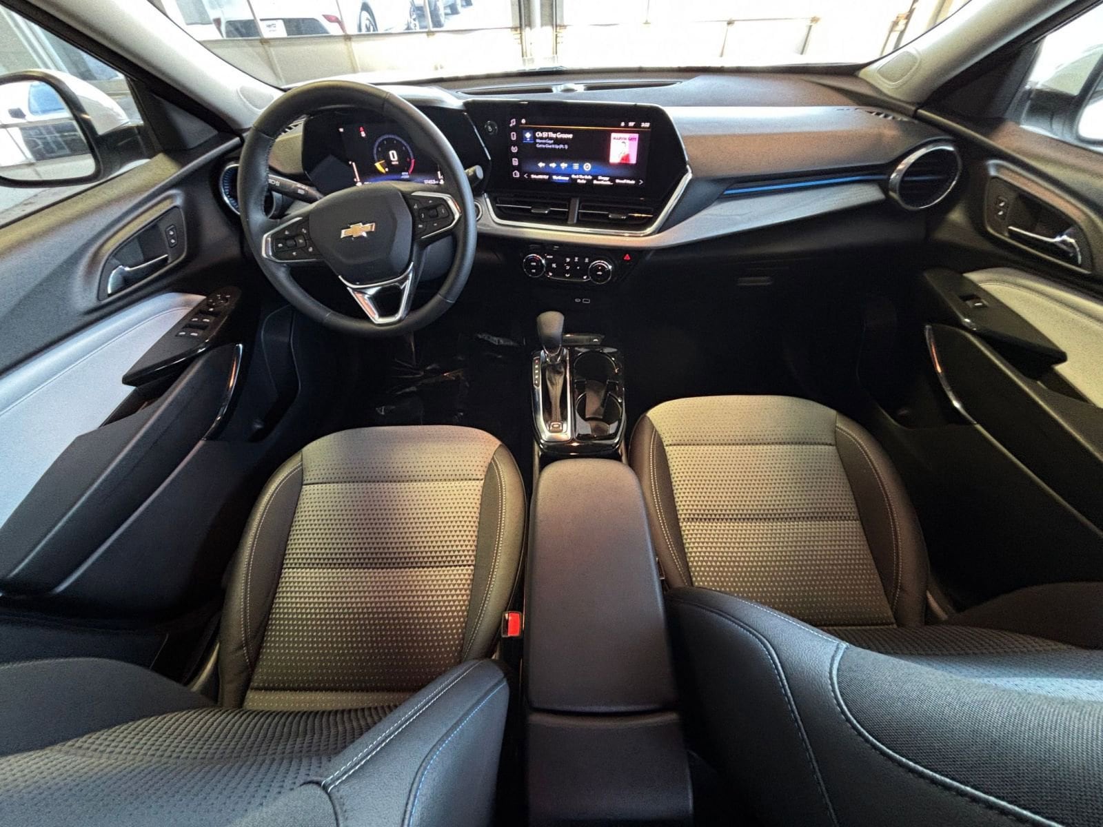 Thumbnail: 2025 Chevrolet Trax - 32