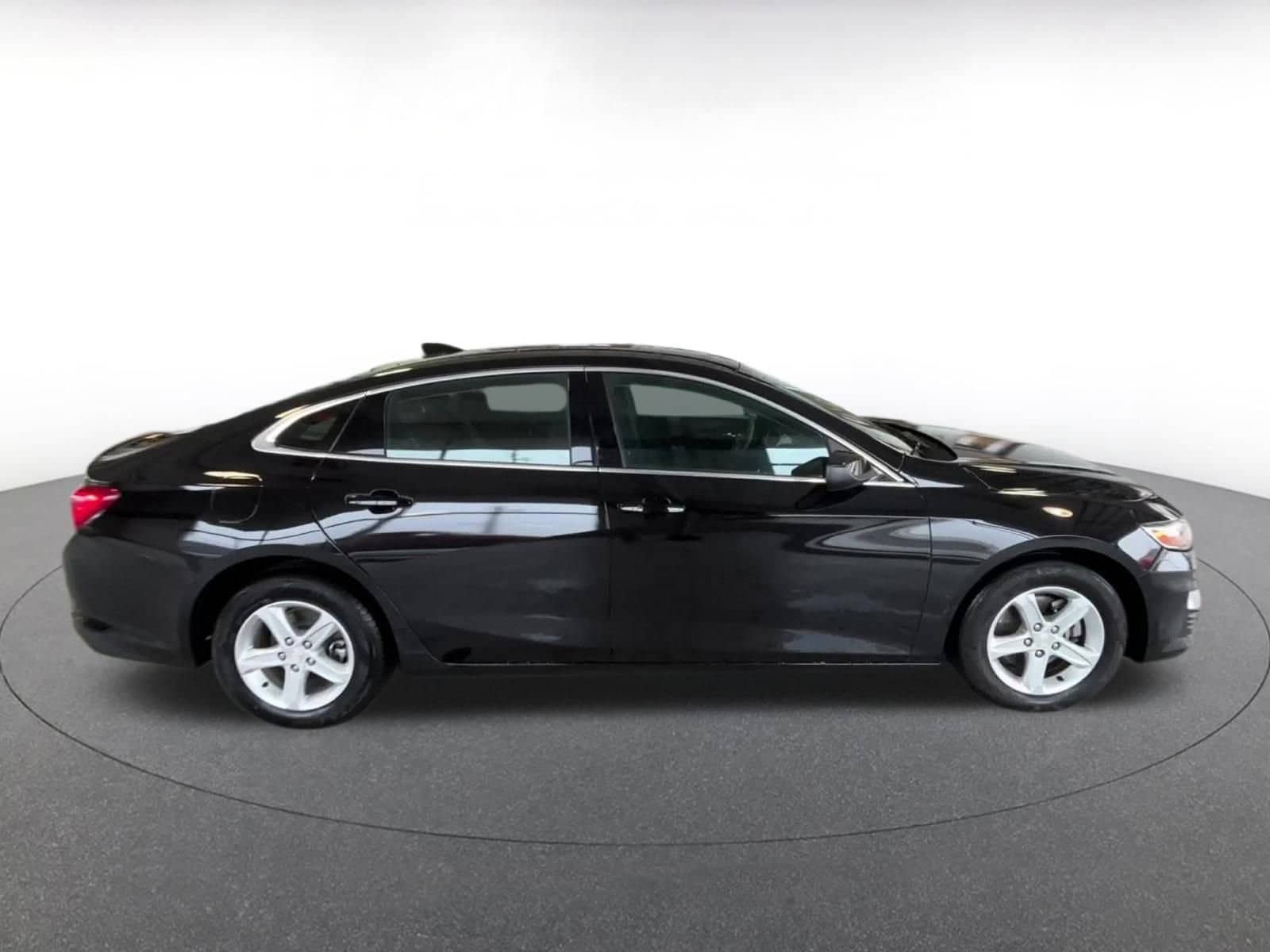 Thumbnail: 2023 Chevrolet Malibu - 21