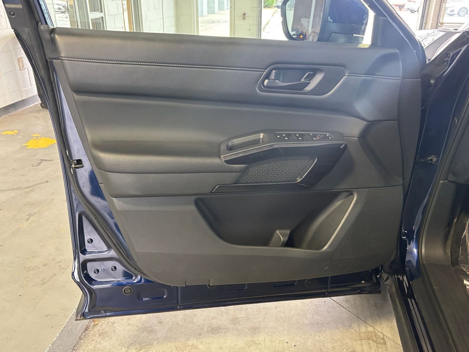 Thumbnail: 2025 Nissan Pathfinder - 25