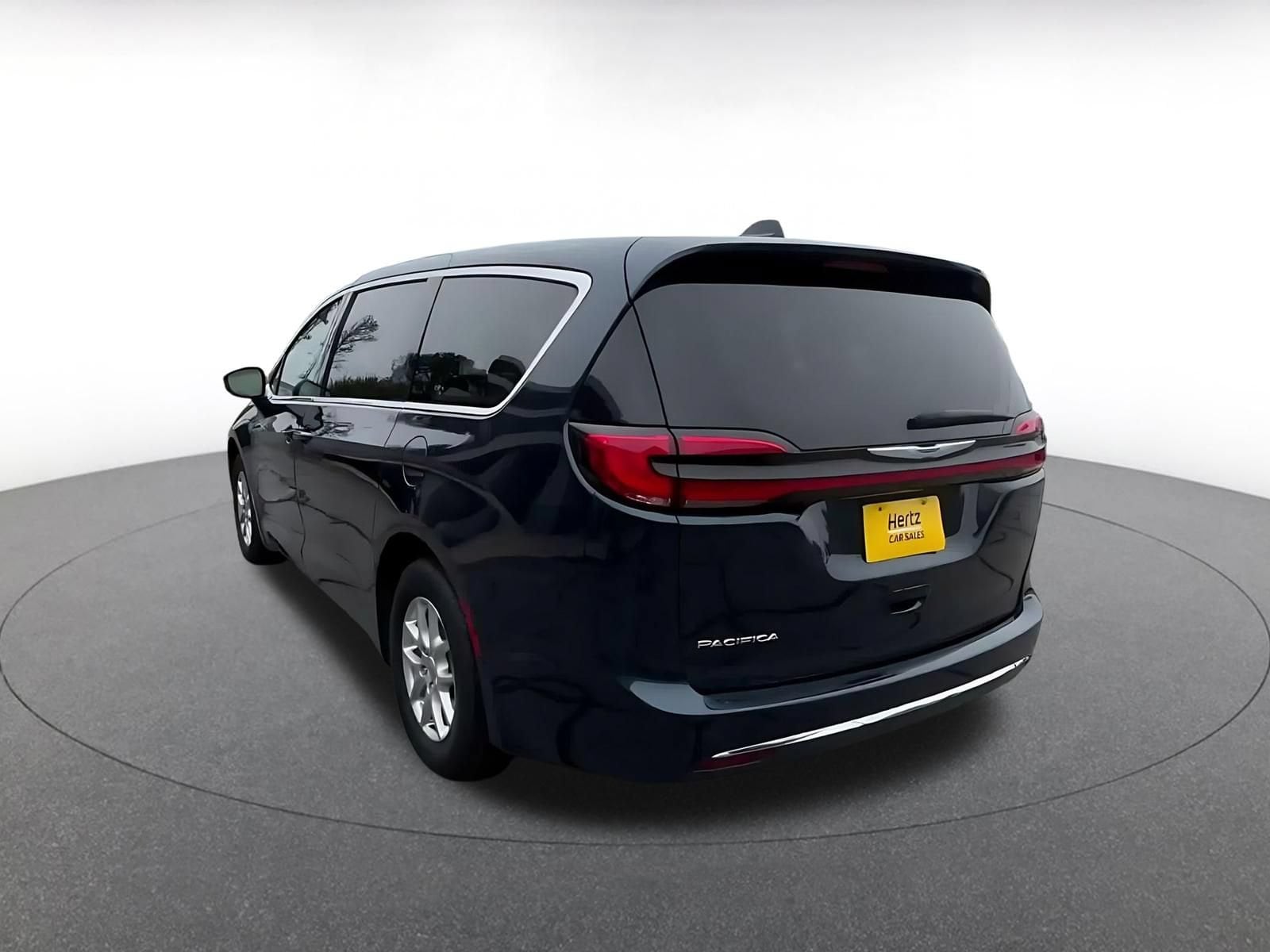 Thumbnail: 2025 Chrysler Pacifica - 10