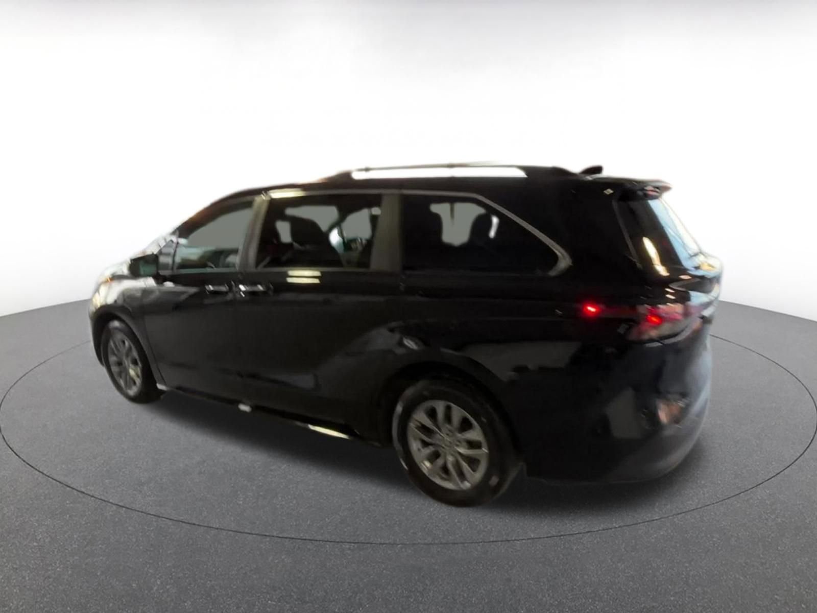 Thumbnail: 2025 Toyota Sienna - 11