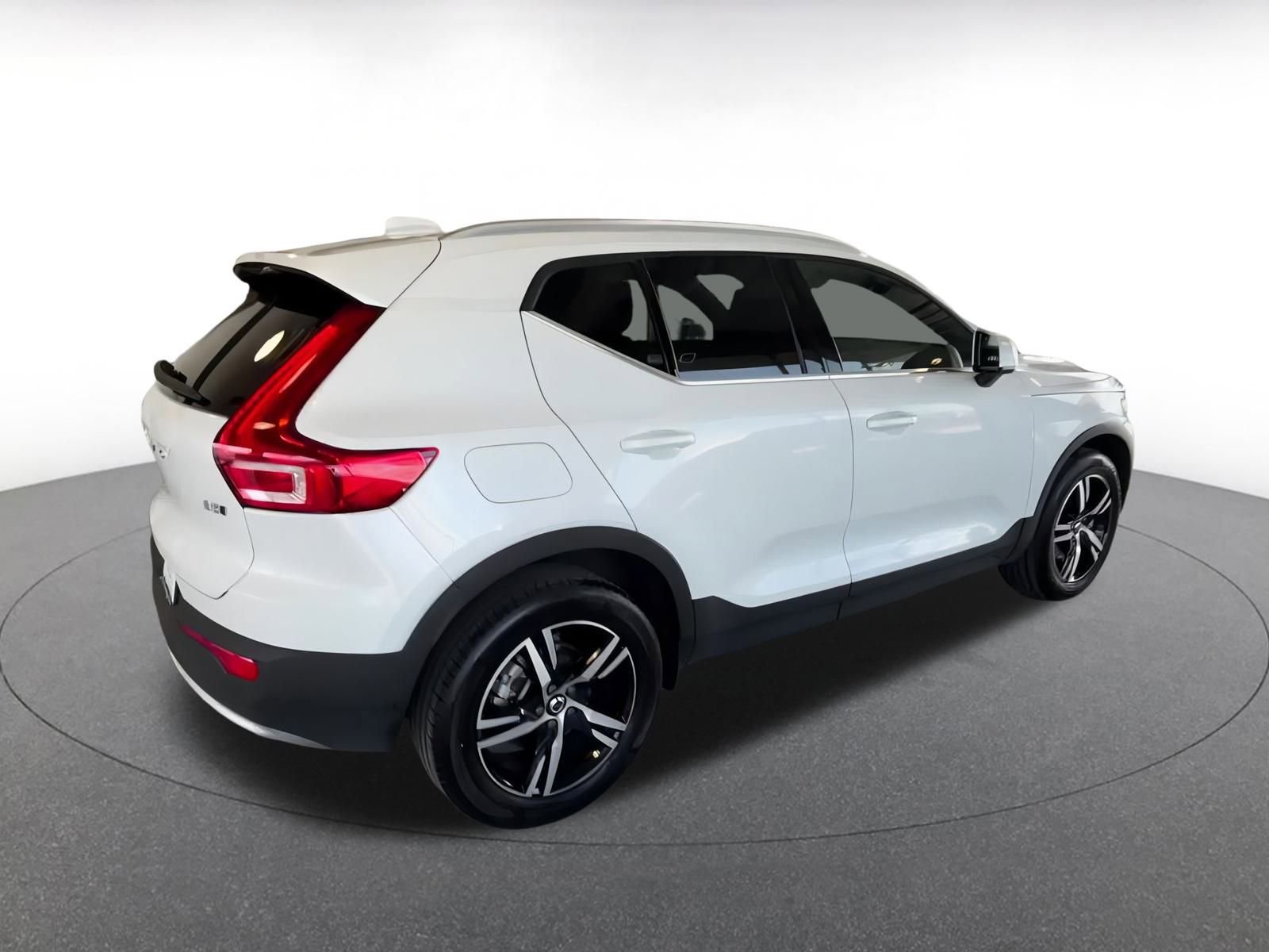 Thumbnail: 2024 Volvo XC40 - 15