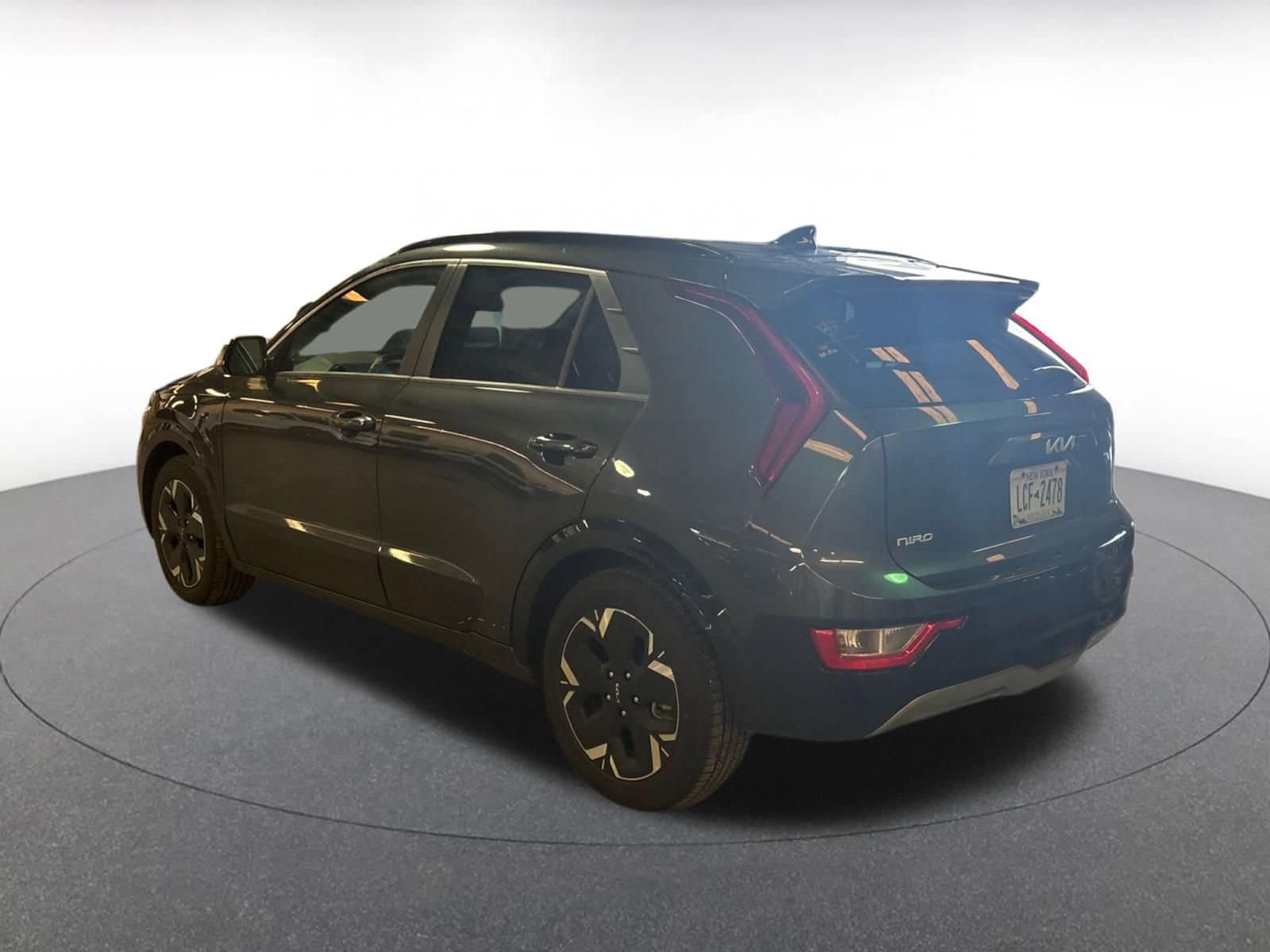 Thumbnail: 2023 Kia Niro - 4