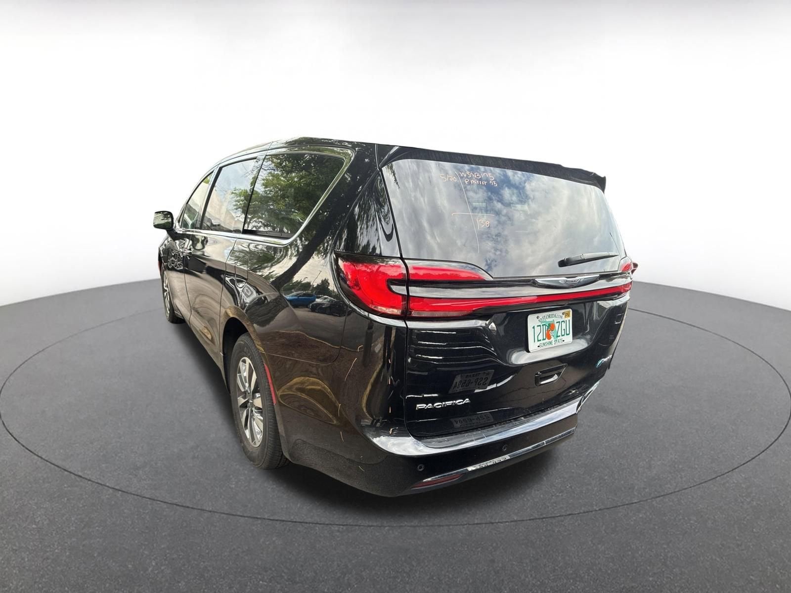 Thumbnail: 2023 Chrysler Pacifica - 10