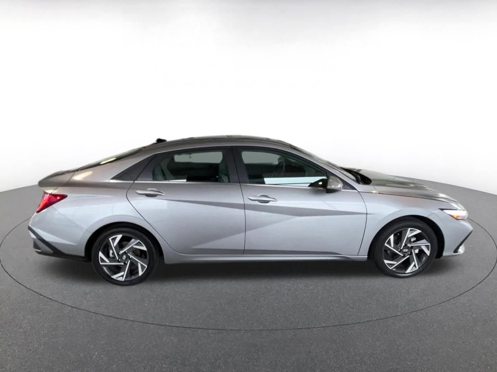 Thumbnail: 2025 Hyundai Elantra - 16