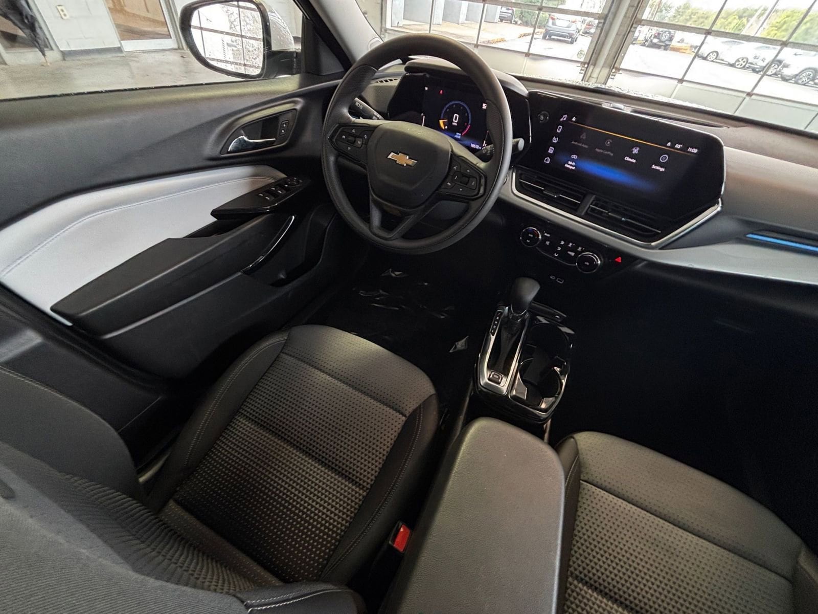 Thumbnail: 2025 Chevrolet Trax - 33