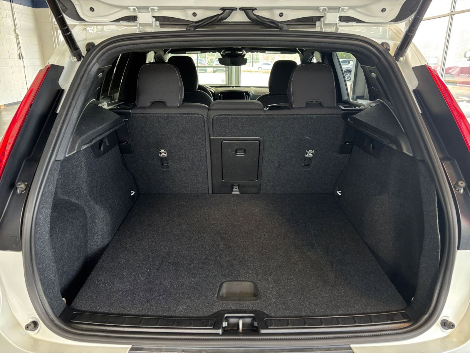 Thumbnail: 2024 Volvo XC40 - 31