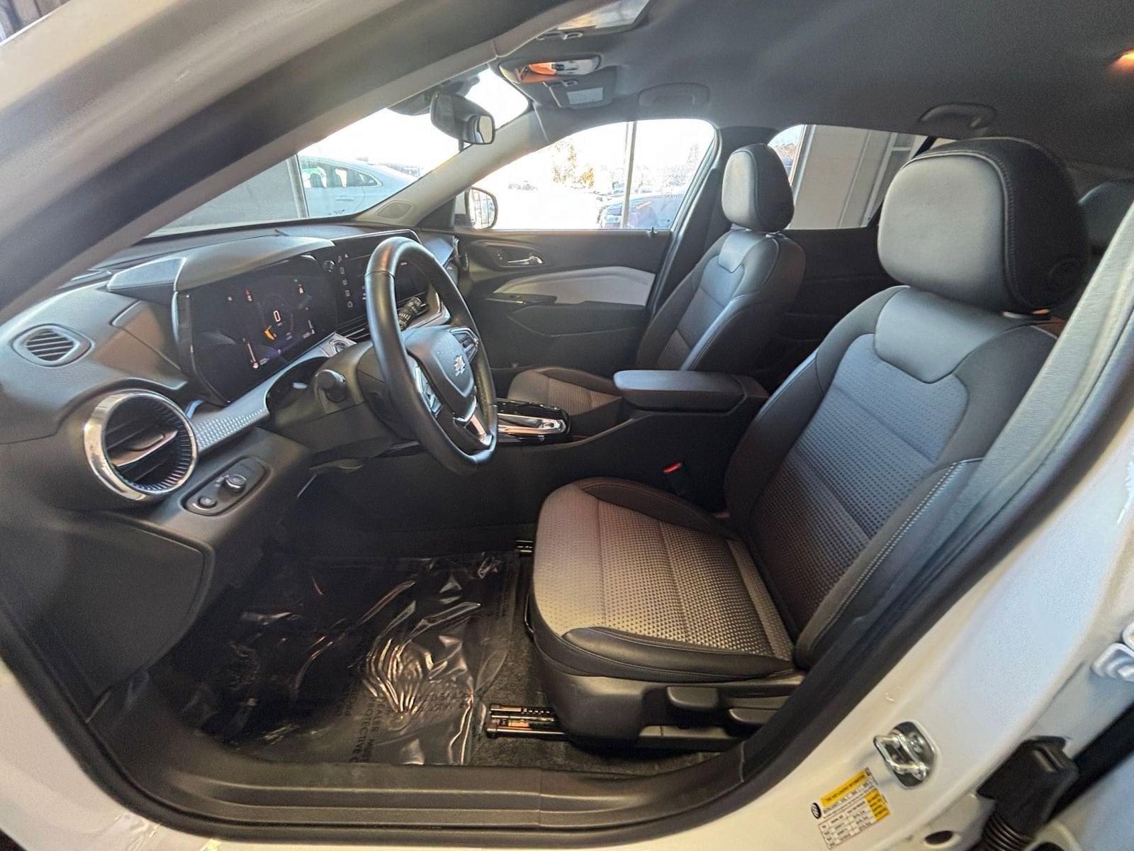 Thumbnail: 2025 Chevrolet Trax - 27