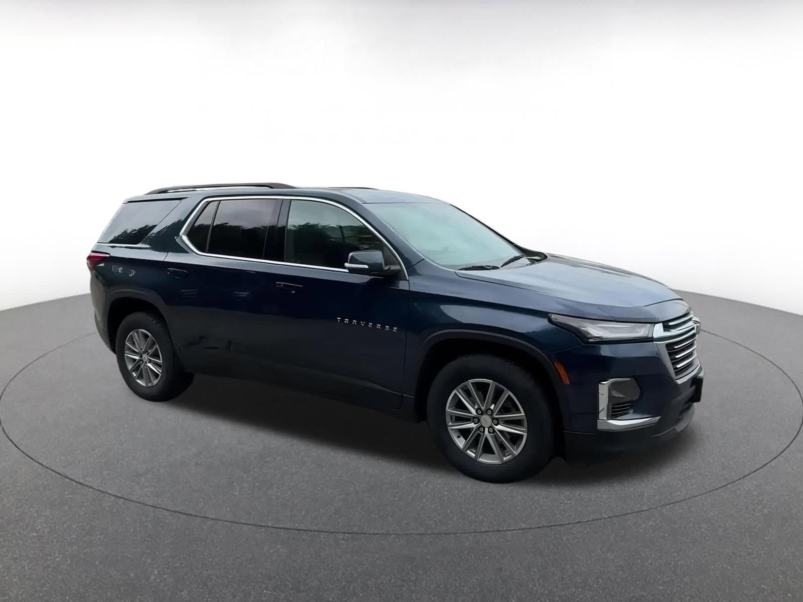 Thumbnail: 2023 Chevrolet Traverse - 2