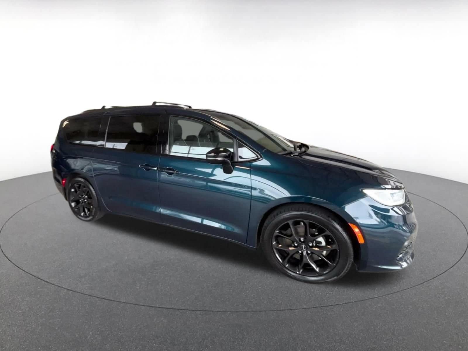 Thumbnail: 2025 Chrysler Pacifica - 2