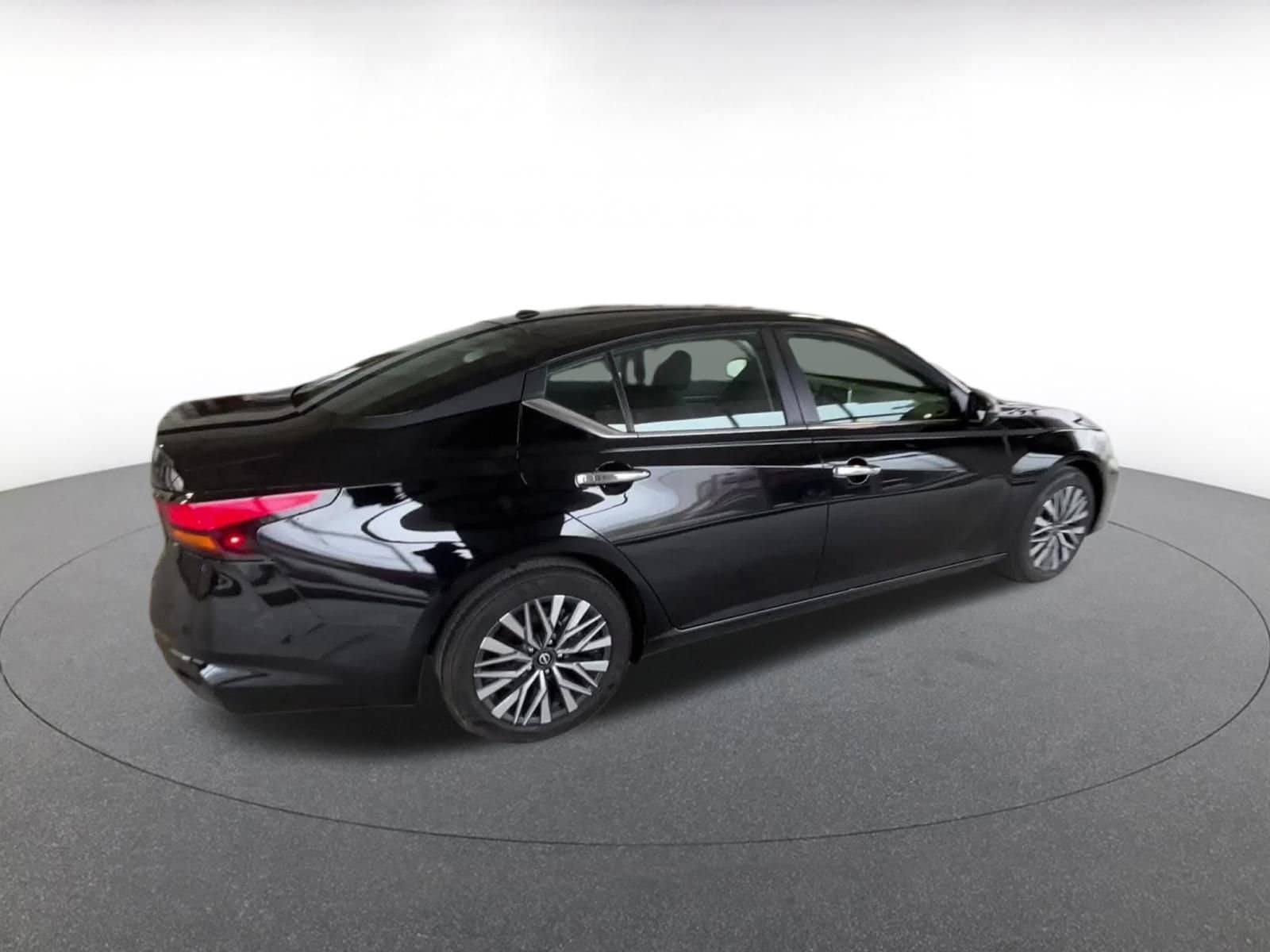 Thumbnail: 2025 Nissan Altima - 13