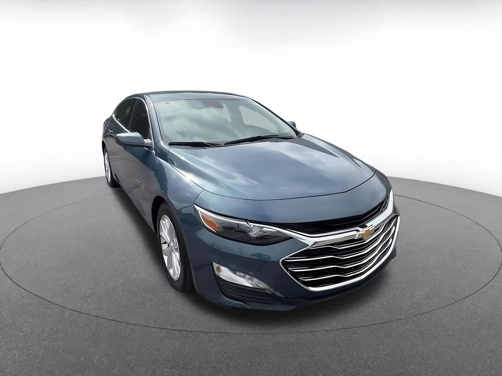 Thumbnail: 2024 Chevrolet Malibu - 3