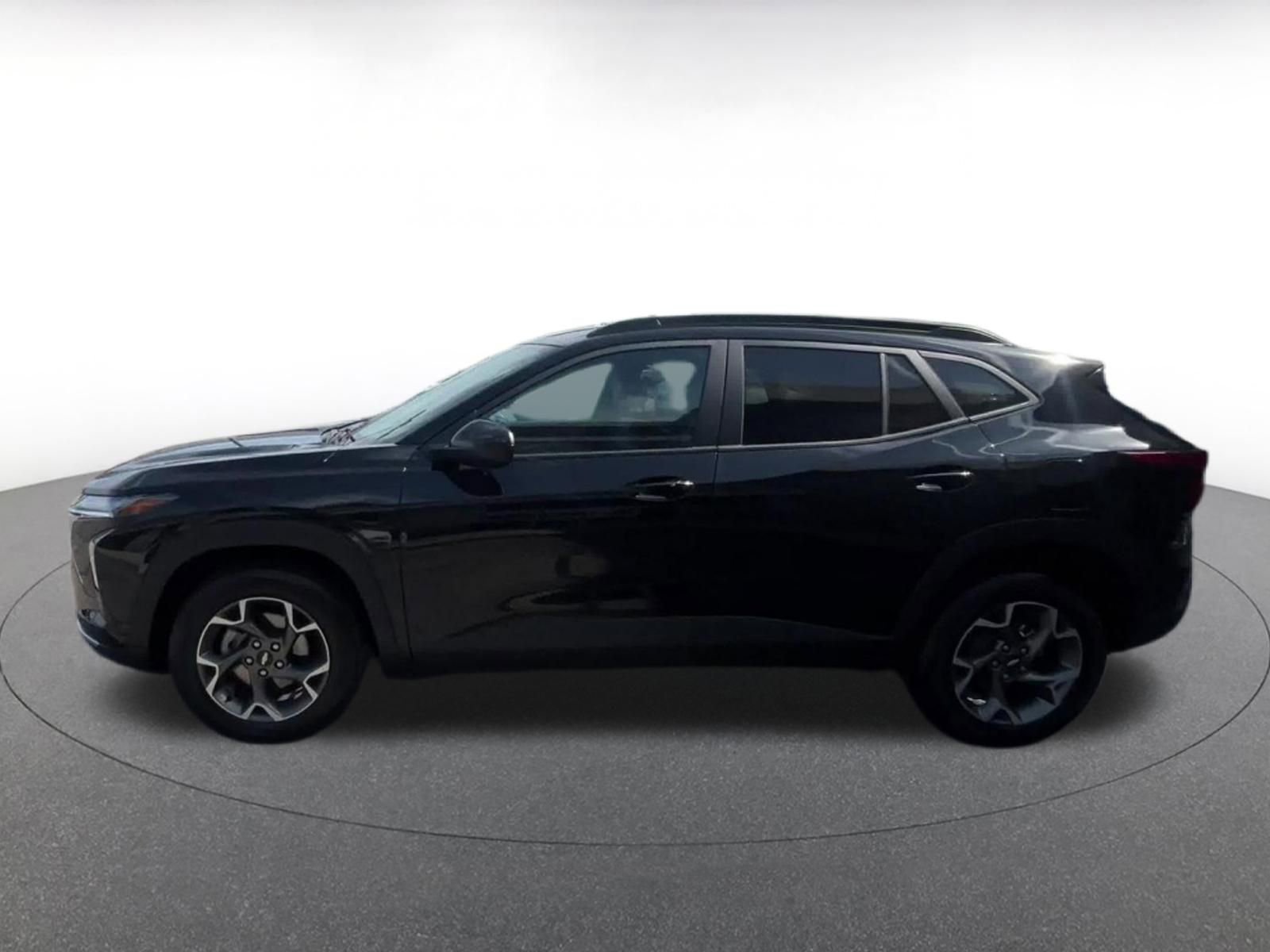 Thumbnail: 2025 Chevrolet Trax - 8