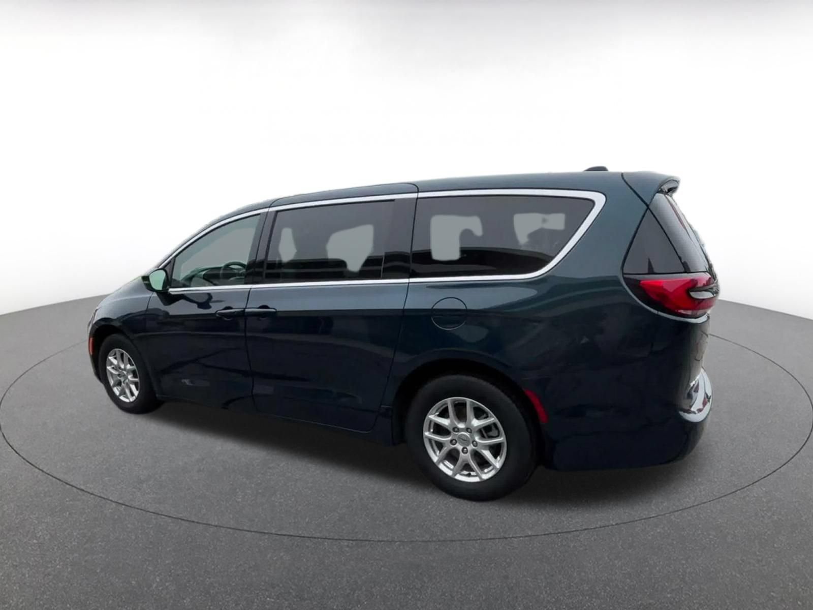 Thumbnail: 2025 Chrysler Pacifica - 9