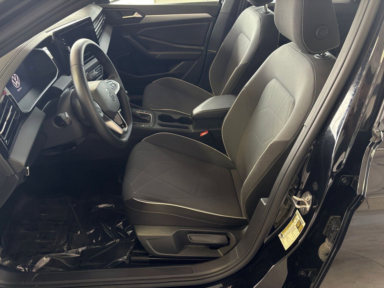 Thumbnail: 2025 Volkswagen Jetta - 25