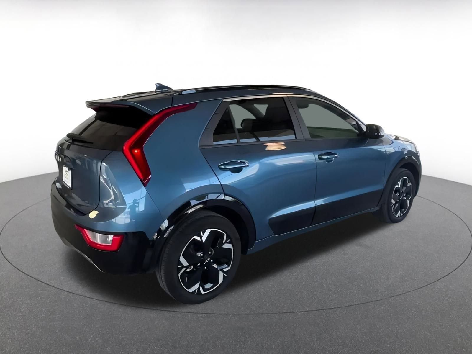 Thumbnail: 2023 Kia Niro - 13