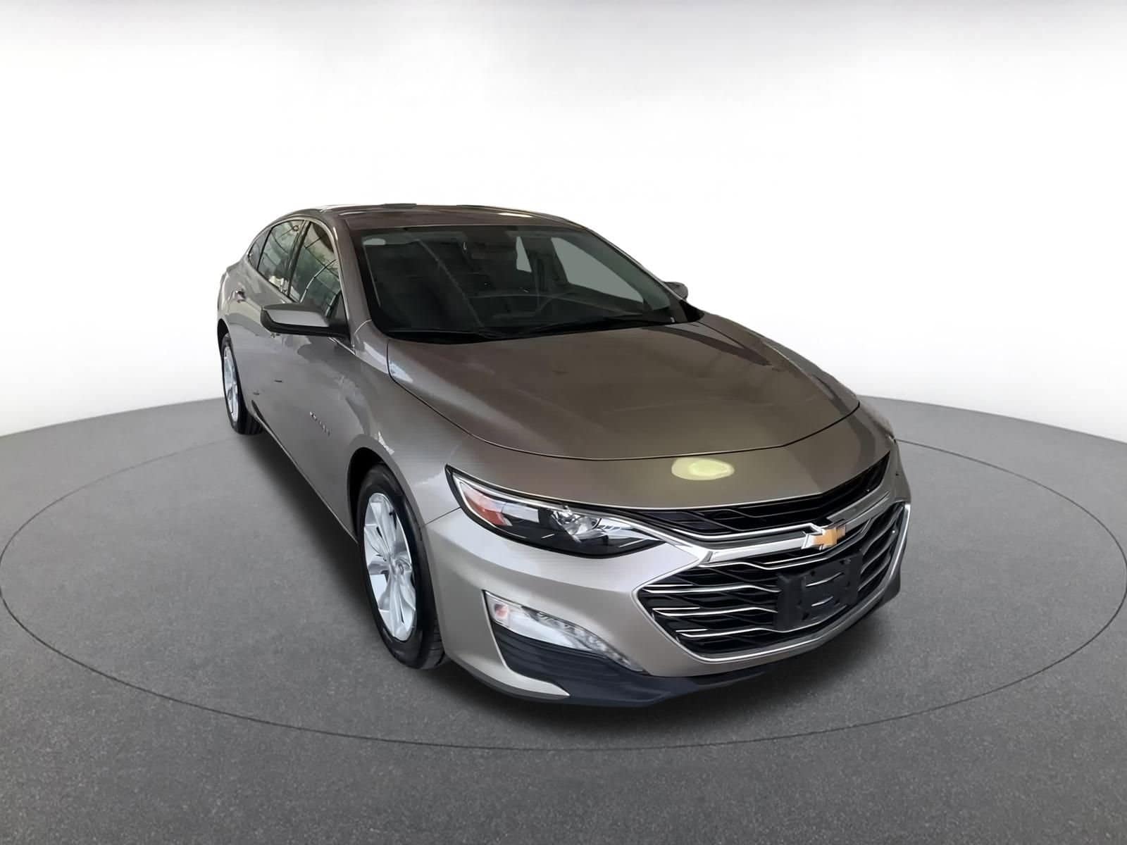 Thumbnail: 2024 Chevrolet Malibu - 3