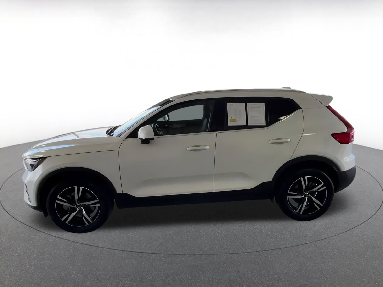 Thumbnail: 2024 Volvo XC40 - 7