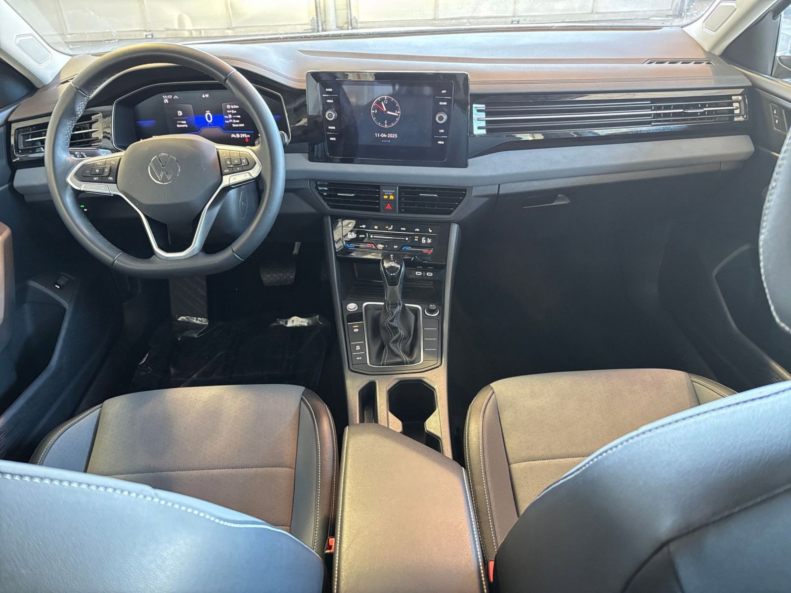 Thumbnail: 2025 Volkswagen Jetta - 32