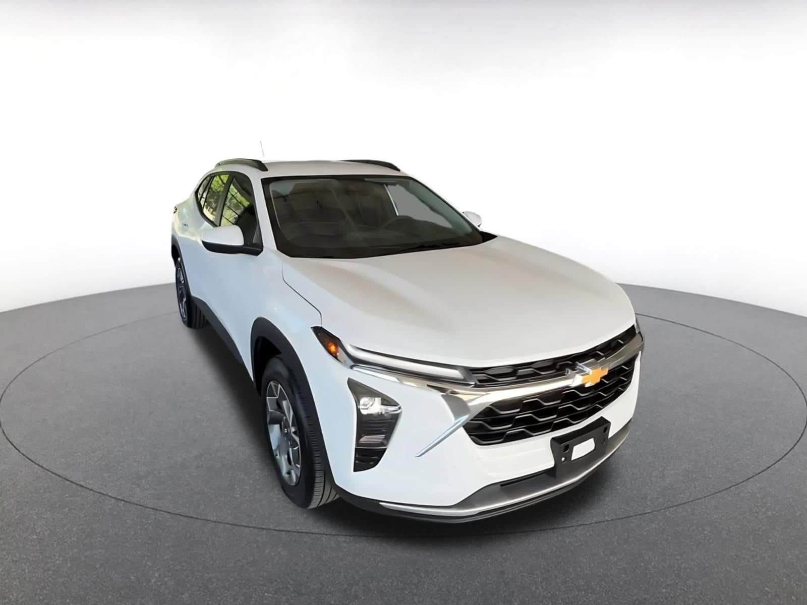 Thumbnail: 2025 Chevrolet Trax - 3