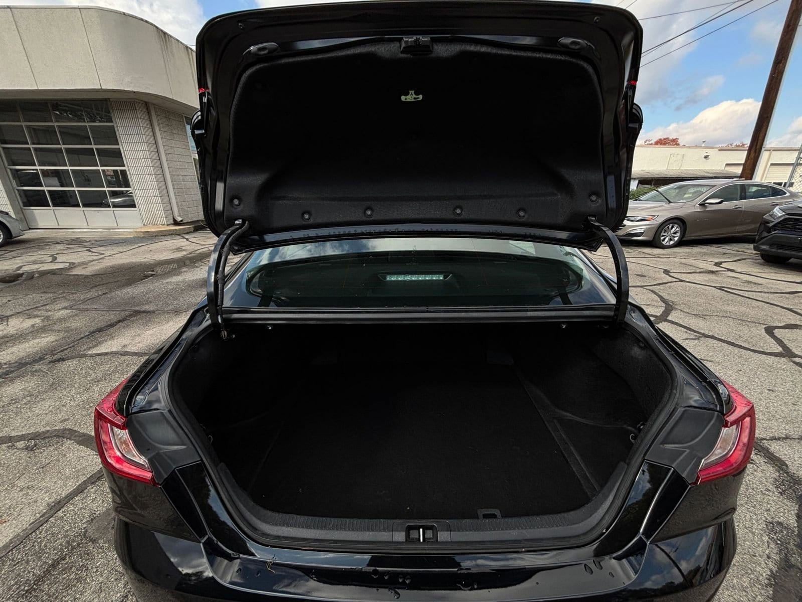 Thumbnail: 2025 Toyota Camry - 30