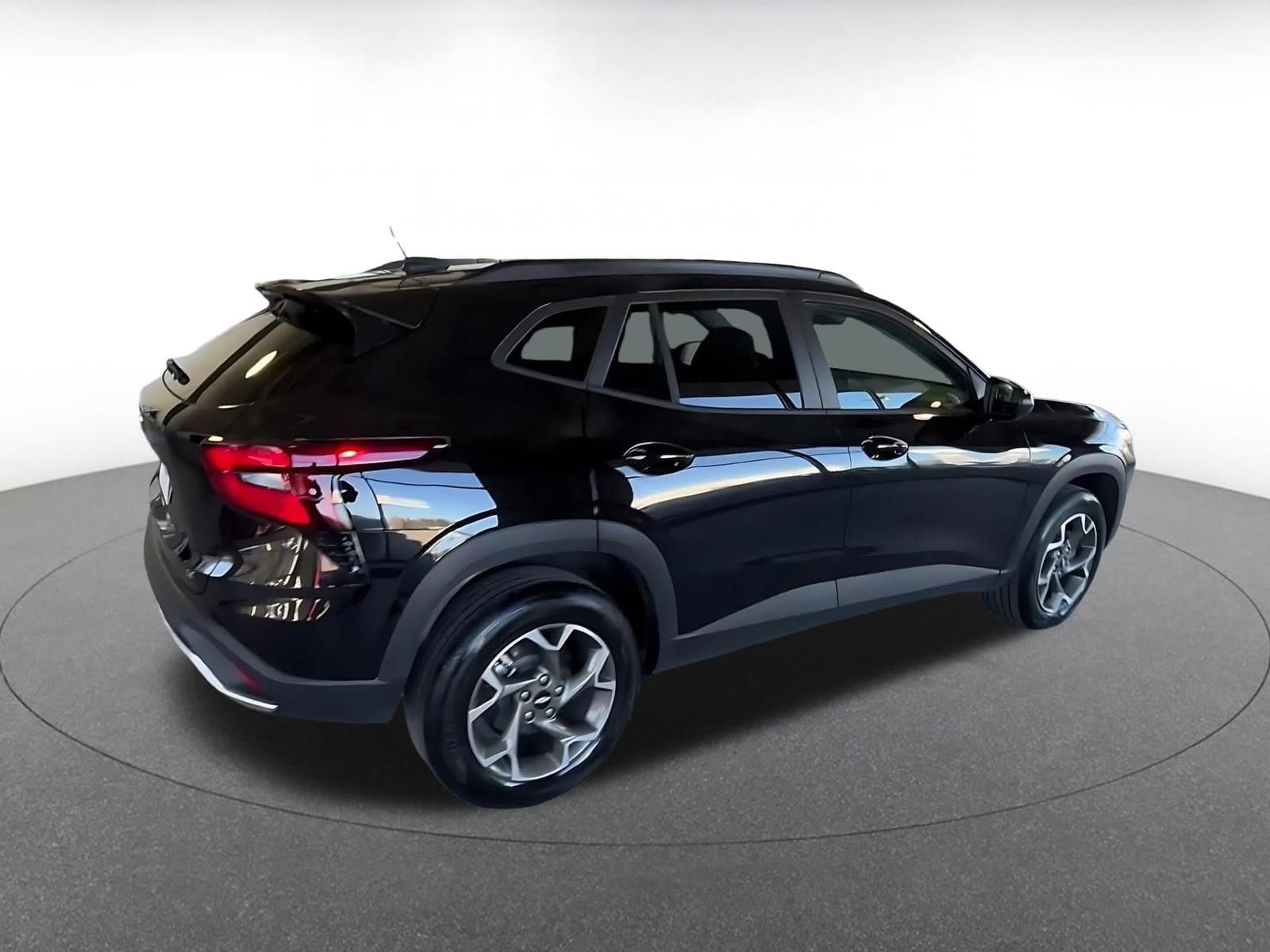 Thumbnail: 2025 Chevrolet Trax - 17