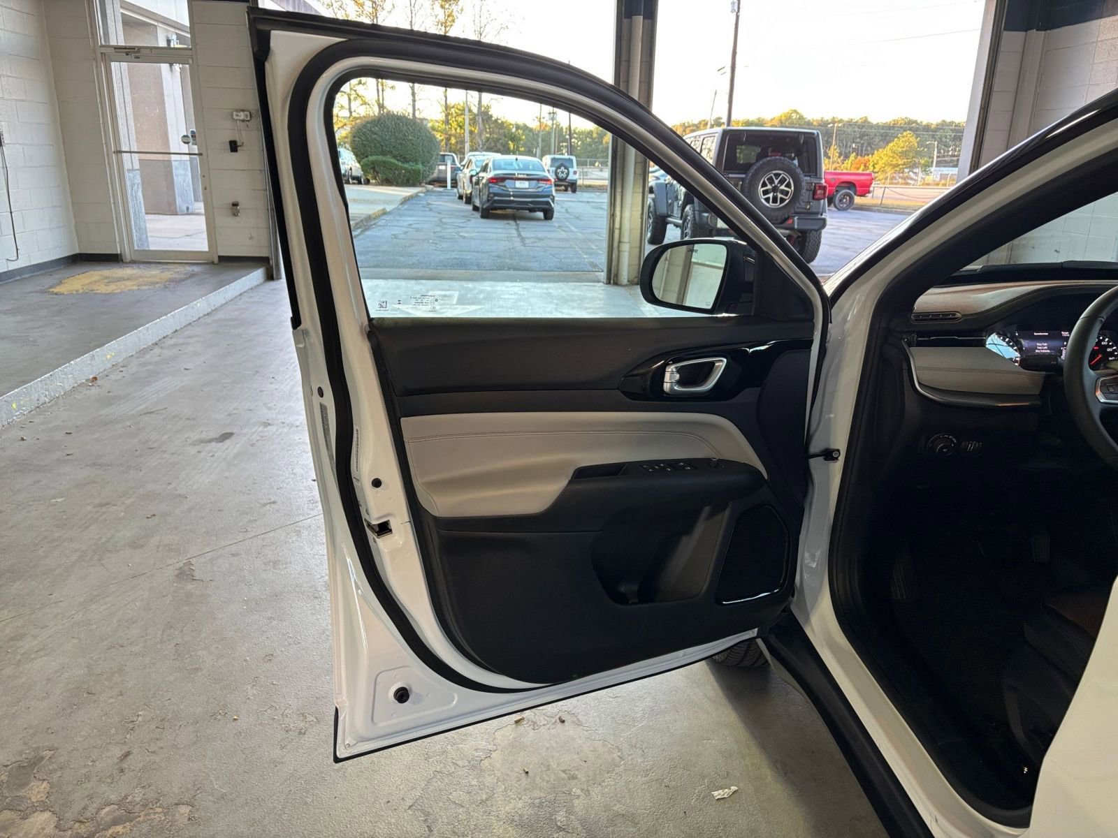 Thumbnail: 2025 Jeep Compass - 25