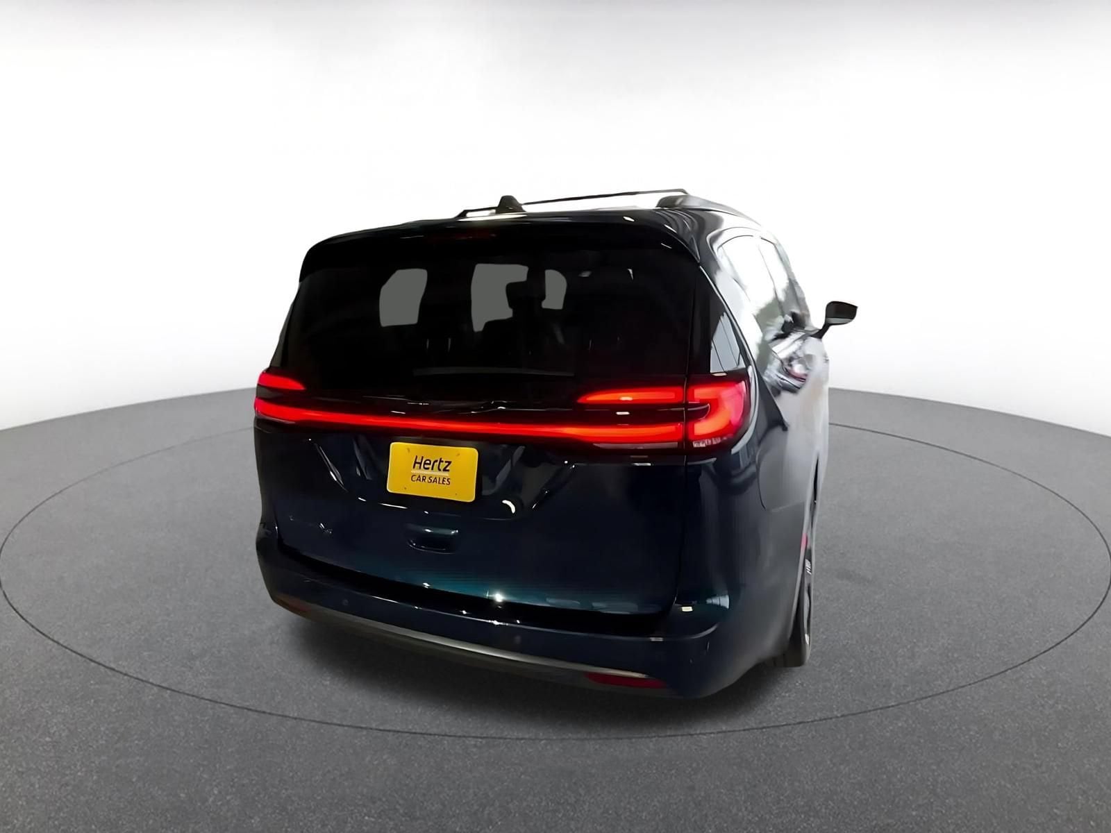 Thumbnail: 2025 Chrysler Pacifica - 13