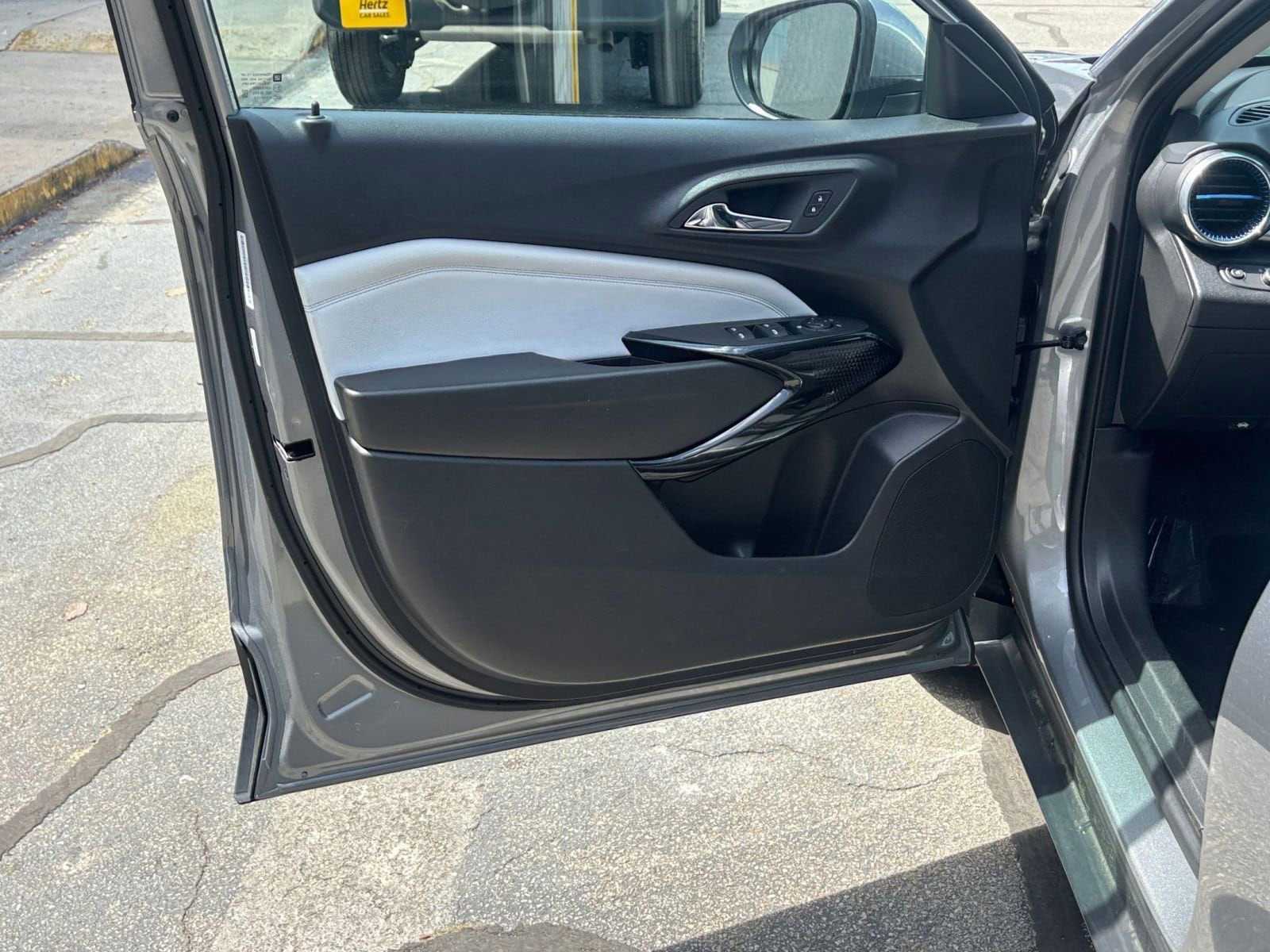 Thumbnail: 2025 Chevrolet Trax - 18