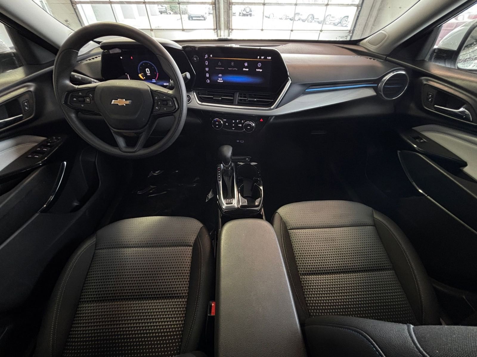 Thumbnail: 2025 Chevrolet Trax - 32