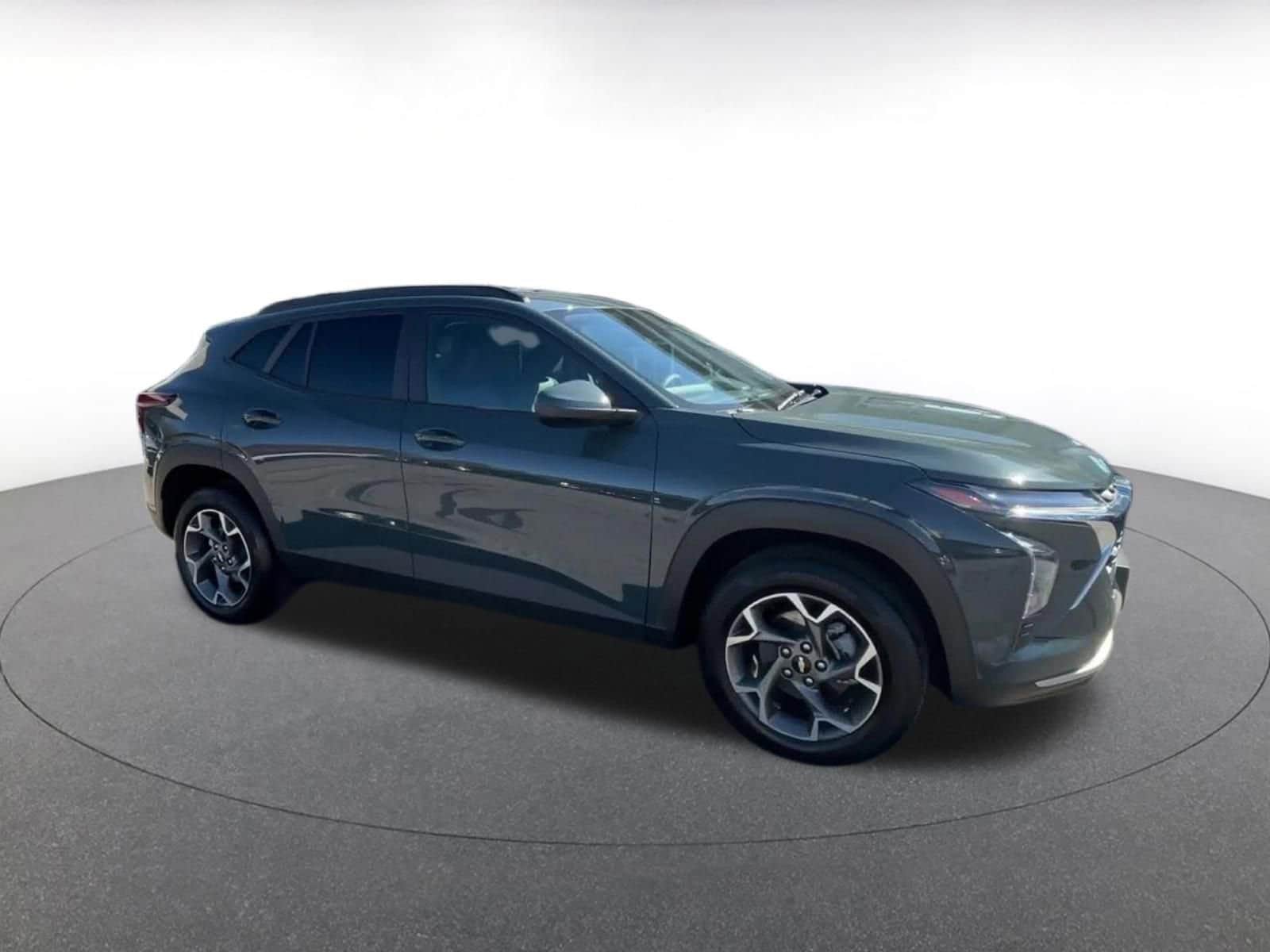 Thumbnail: 2025 Chevrolet Trax - 3