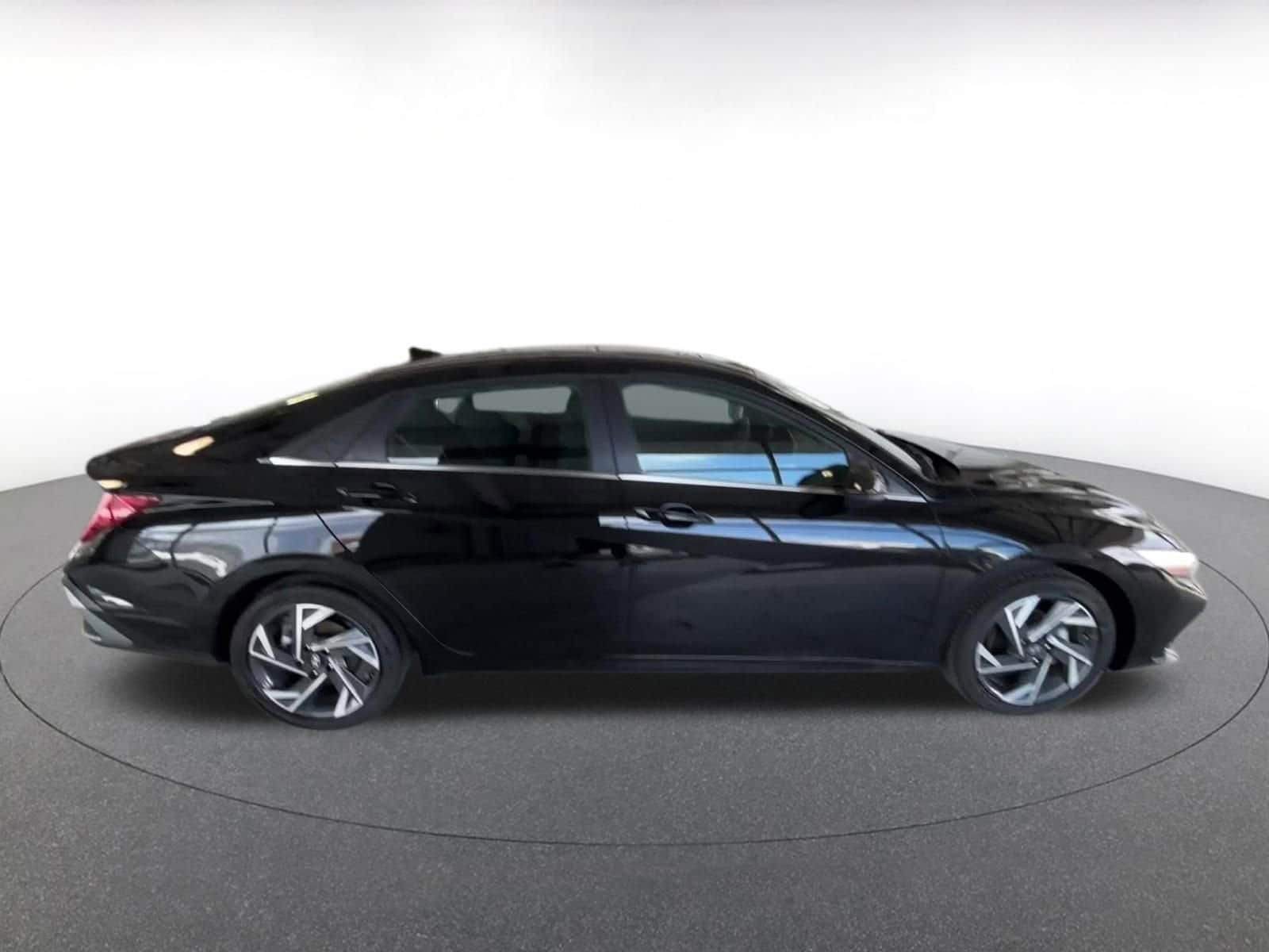 Thumbnail: 2025 Hyundai Elantra - 21