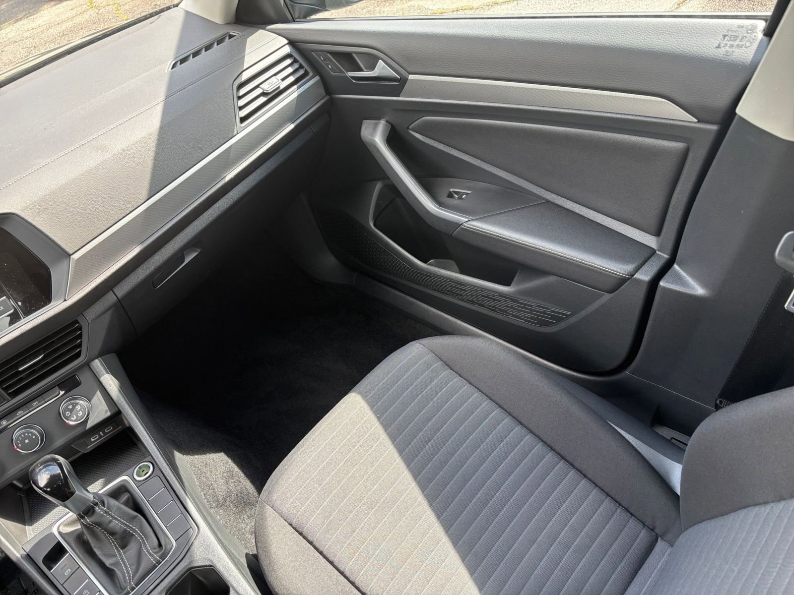 2024 Volkswagen Jetta S 33