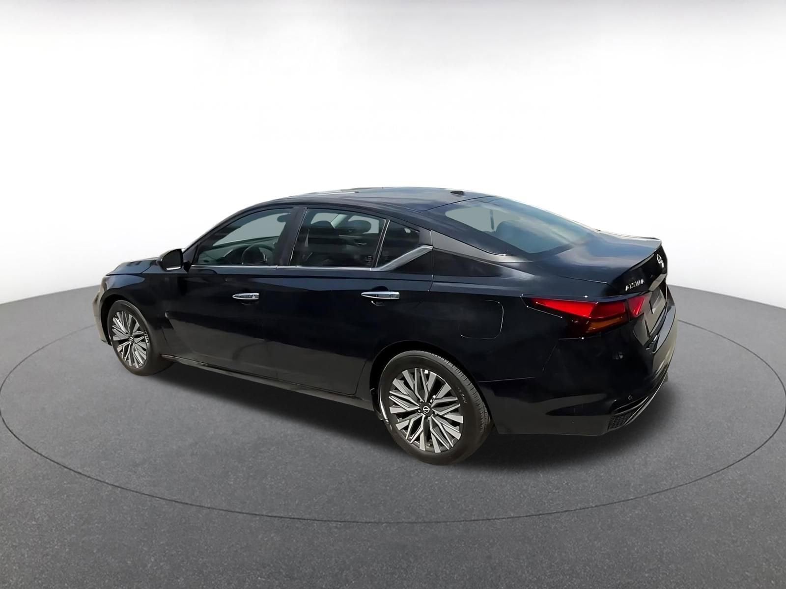 Thumbnail: 2025 Nissan Altima - 10