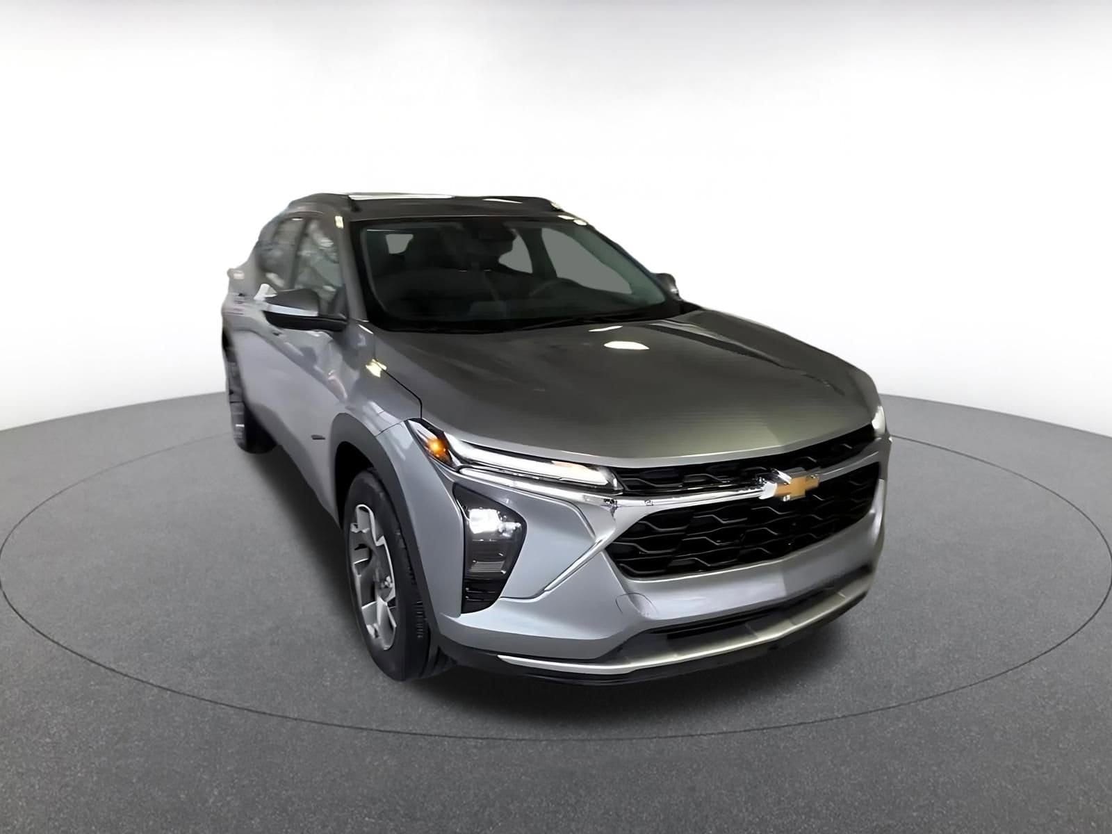 Thumbnail: 2025 Chevrolet Trax - 3