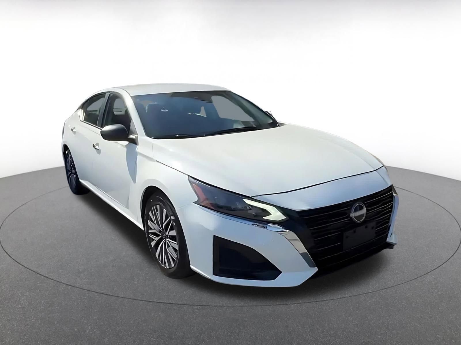 Thumbnail: 2025 Nissan Altima - 3
