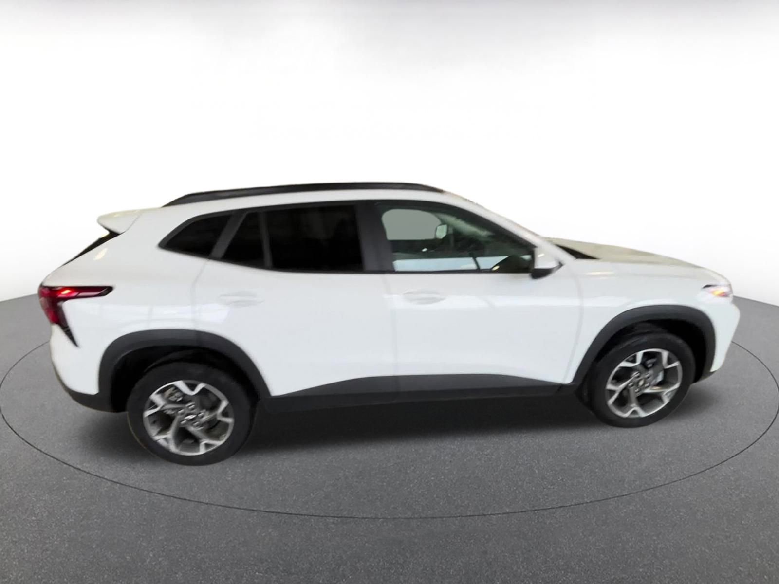 Thumbnail: 2025 Chevrolet Trax - 16